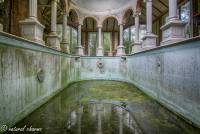 naturalcharms-oldcharms-urbex-fotografie-frankrijk-pool-green palace-2